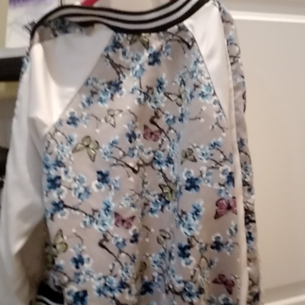 𝕊𝕨𝕖𝕒𝕥𝕖𝕣 - Picture 3 of 4